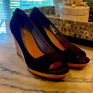 TOMS BLACK WEDGES SIZE 8
